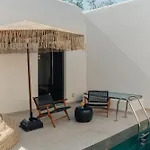 Ertha With Private Pools * Vóthon