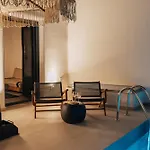 Ertha With Private Pools Vóthon
