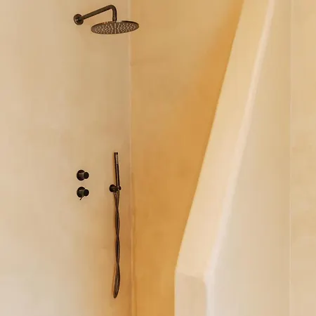 Ertha With Private Pools Vóthon