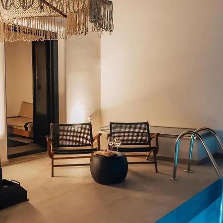 Ertha With Private Pools Vóthon