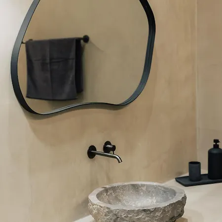 Ertha With Private Pools Vóthon