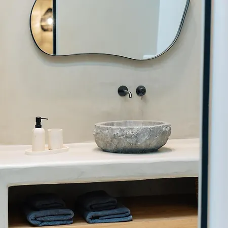 Ertha With Private Pools Vóthon