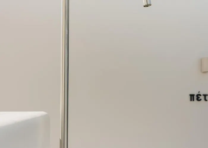 Ertha With Private Pools Vóthon