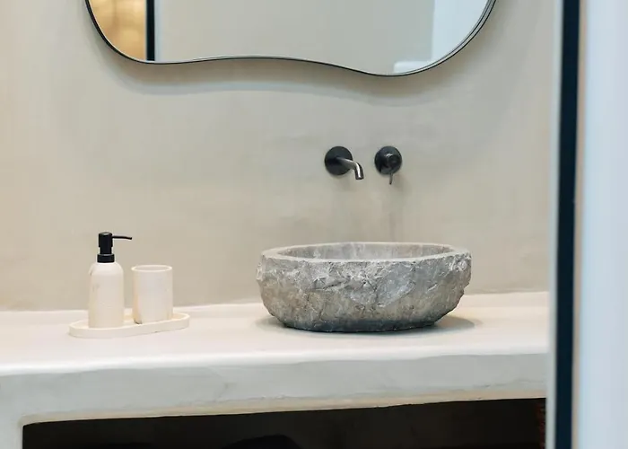 Ertha With Private Pools Vóthon